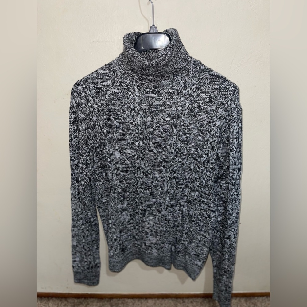 Fashion Nova Men Grey&Black Turtle Neck.   Size: Large